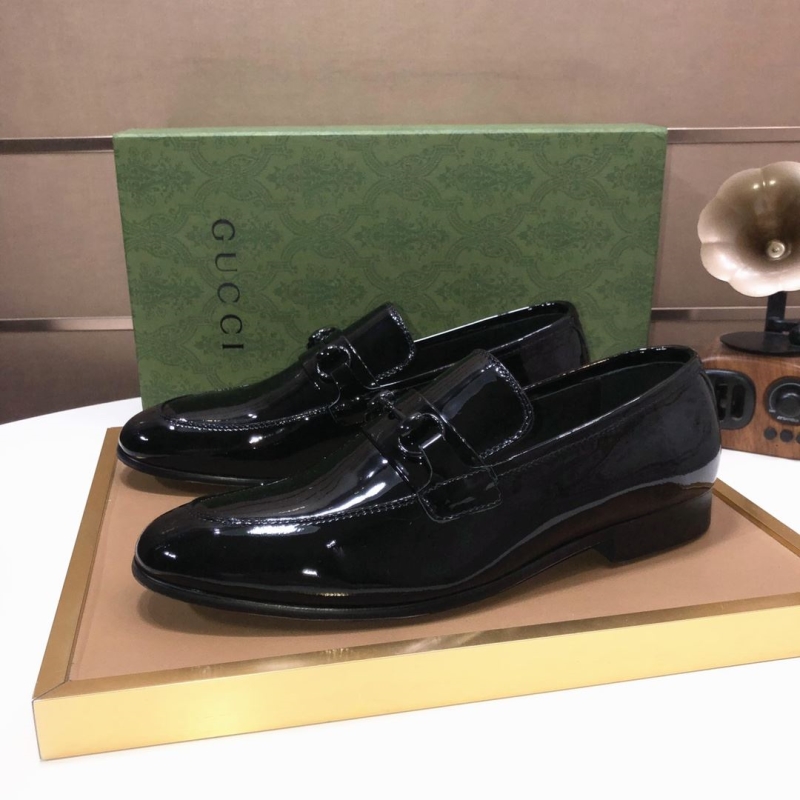 G*u*i leather shoes